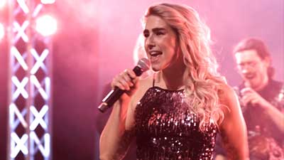 Party Echeloon Live Band and Crowd